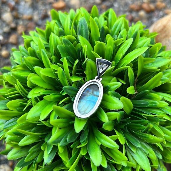 NIB Malagasy Labradorite & Peridot Solitaire Pendant, Stainless Steel Necklace - Picture 6 of 12
